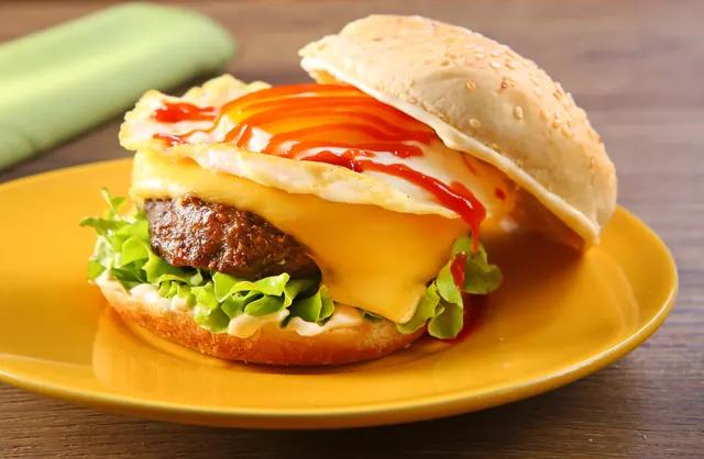Hamburguesa con Huevo y Queso
